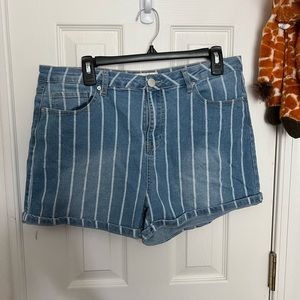 YMI Jean shorts size 15/32